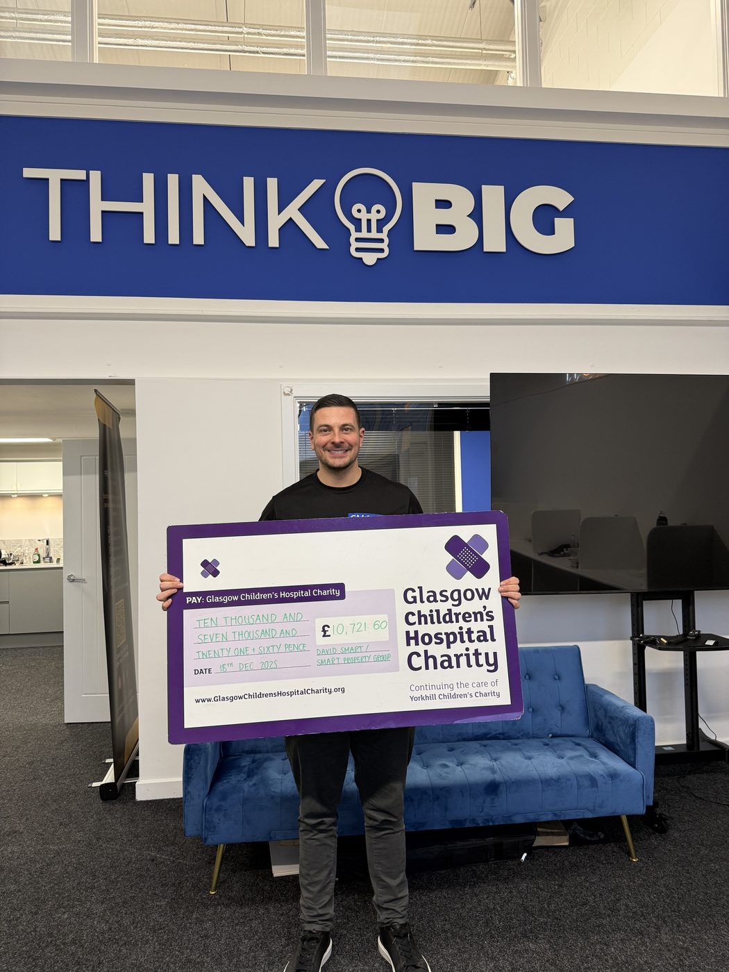 David Smart holding a cheque for £10,721.60 made out to Glasgow Children's Hospital Charity